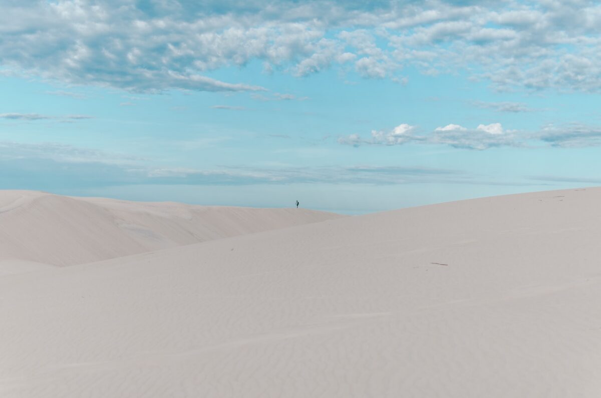 claudia back 83Fr00tILOg unsplash